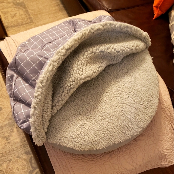 Brand new pet bed! Cuddler snuggle cat dog pet bed